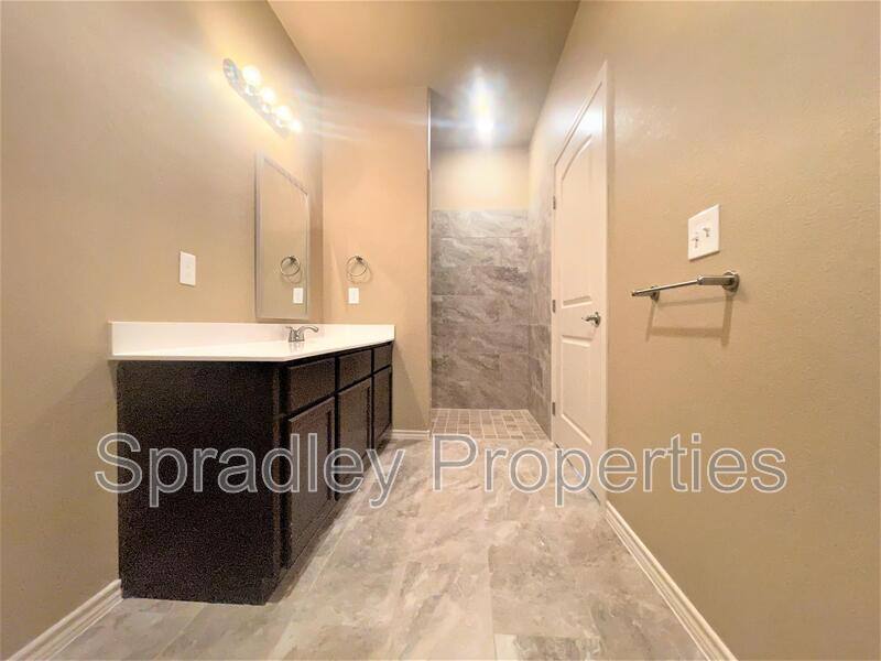 Apartment for rent at 1065B Hibiscus Dr, Belton, TX 76513