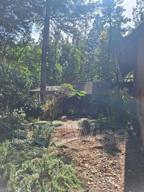House for rent at 1711 Apache Dr, Medford, OR 97501