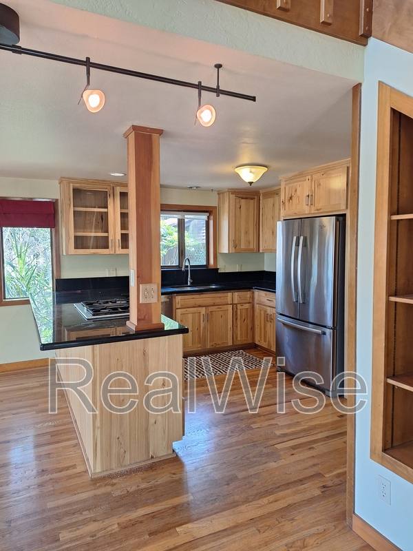 House for rent at 1711 Apache Dr, Medford, OR 97501
