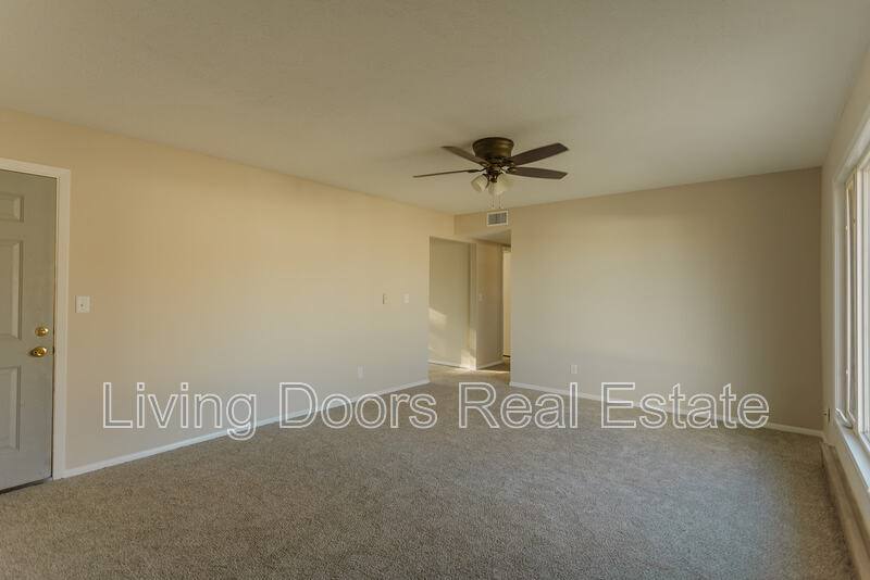 Apartment for rent at 402 W Eldora Ave #D, Weeping Water, NE 68463