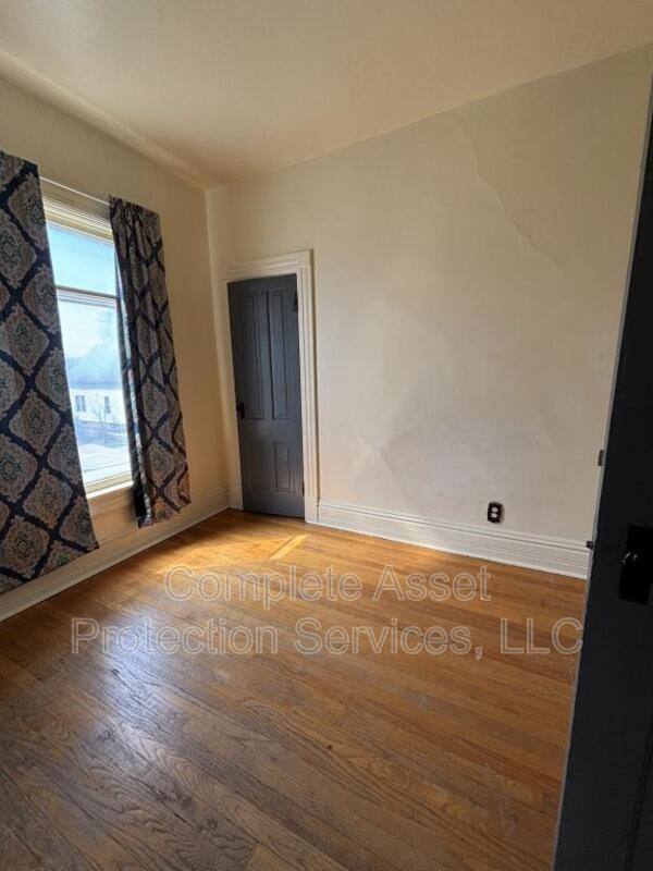 Apartment for rent at 114 1 2 I St, La Porte, IN 46350