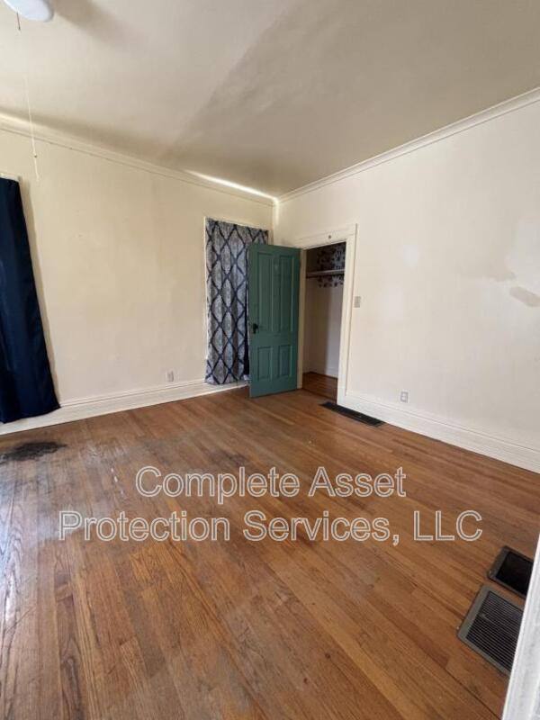 Apartment for rent at 114 1 2 I St, La Porte, IN 46350