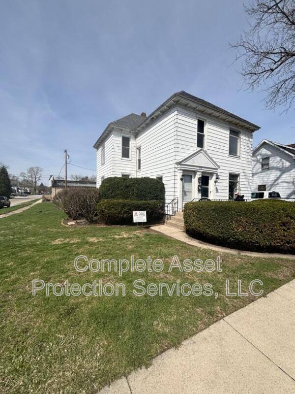 Apartment for rent at 114 1 2 I St, La Porte, IN 46350