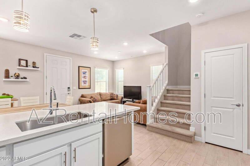 Townhouse for rent at 155 N Lakeview Blvd #136, Chandler, AZ 85225