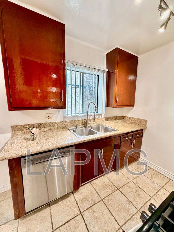 Apartment for rent at 956 Wilcox Ave #12, Los Angeles, CA 90038