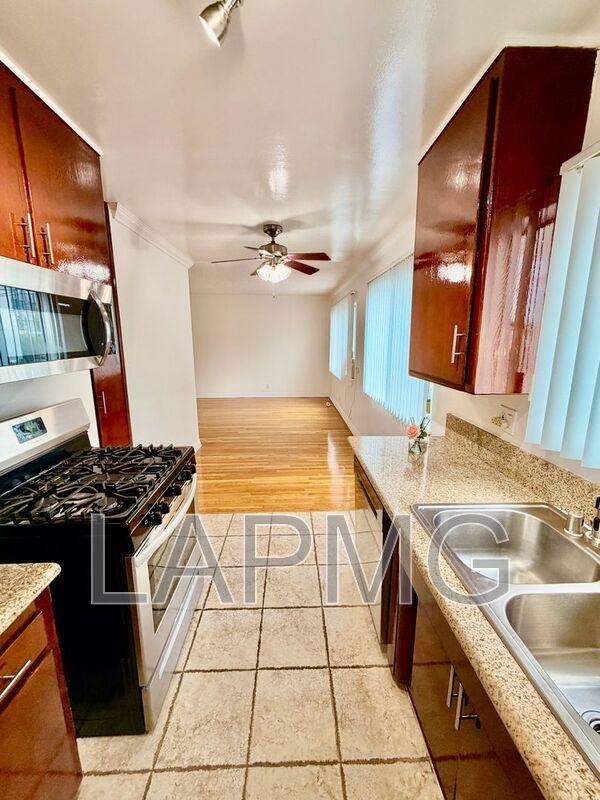 Apartment for rent at 956 Wilcox Ave #12, Los Angeles, CA 90038