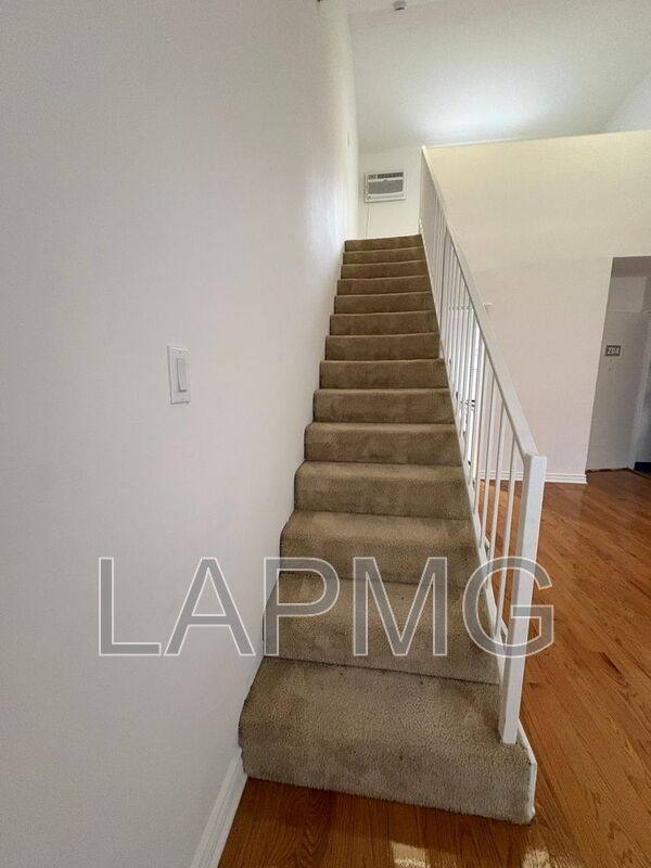 Apartment for rent at 6200-6206 Fountain Ave, Los Angeles, CA 90028