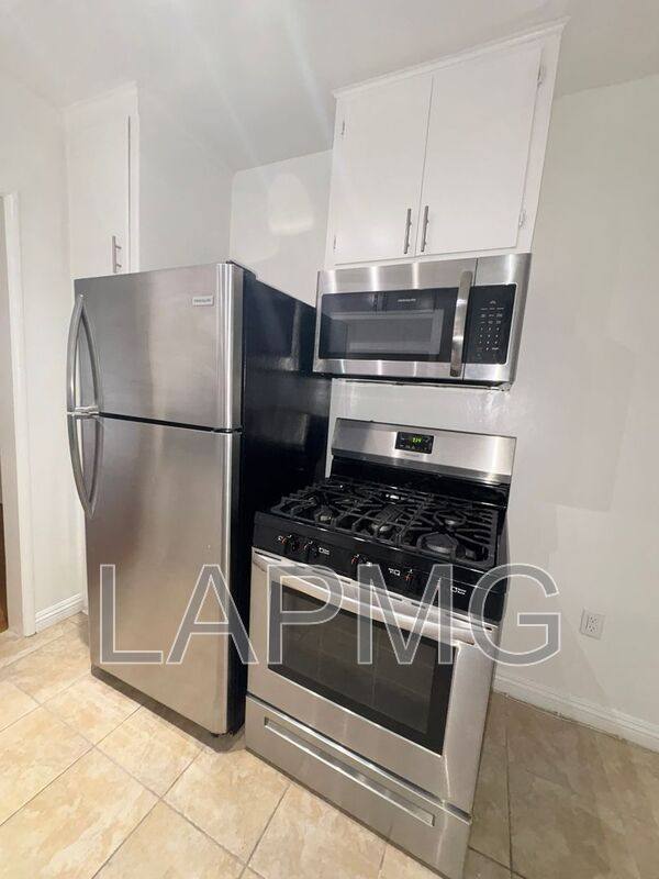 Apartment for rent at 6200-6206 Fountain Ave, Los Angeles, CA 90028