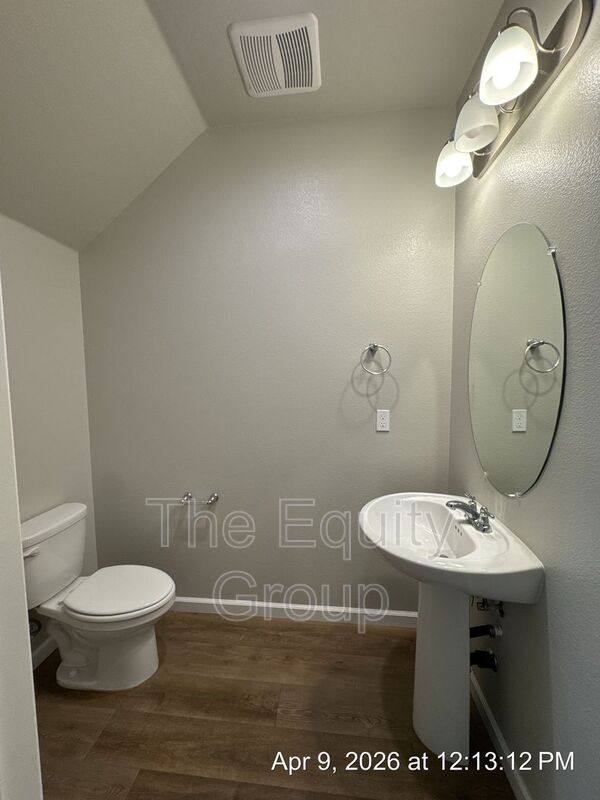 Apartment for rent at 414 S Summit St #103, Visalia, CA 93292