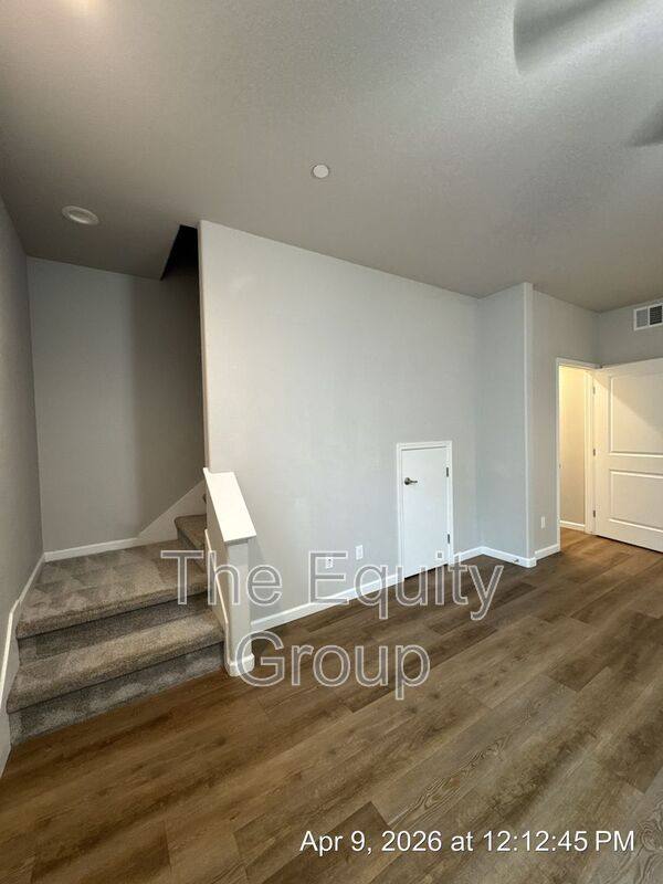 Apartment for rent at 414 S Summit St #103, Visalia, CA 93292