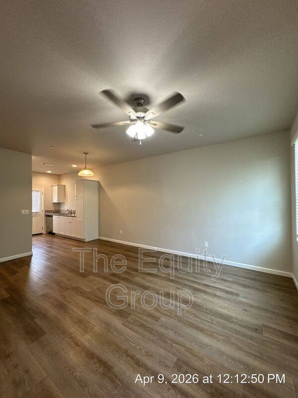 Apartment for rent at 414 S Summit St #103, Visalia, CA 93292