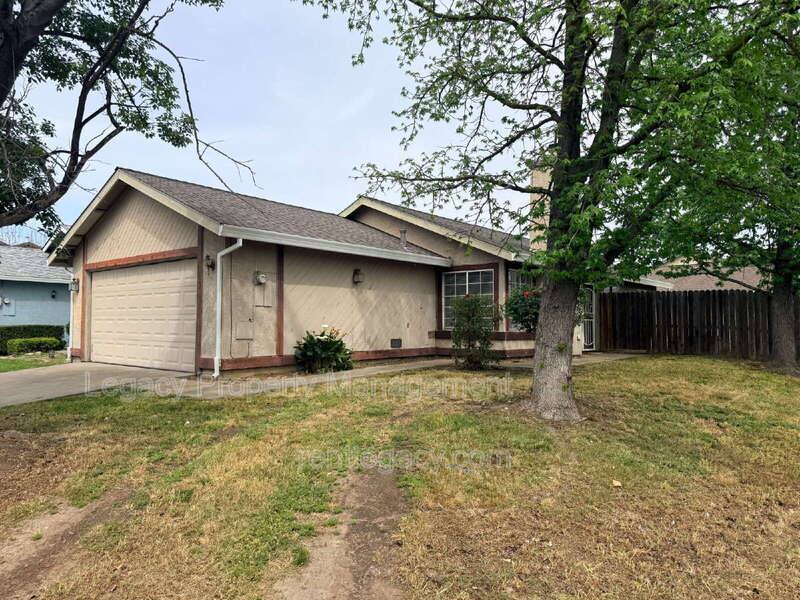 House for rent at 7733 Robinette Rd, Sacramento, CA 95828