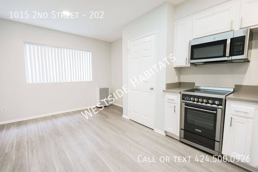 Apartment for rent at 1015 2nd St #202, Santa Monica, CA 90403