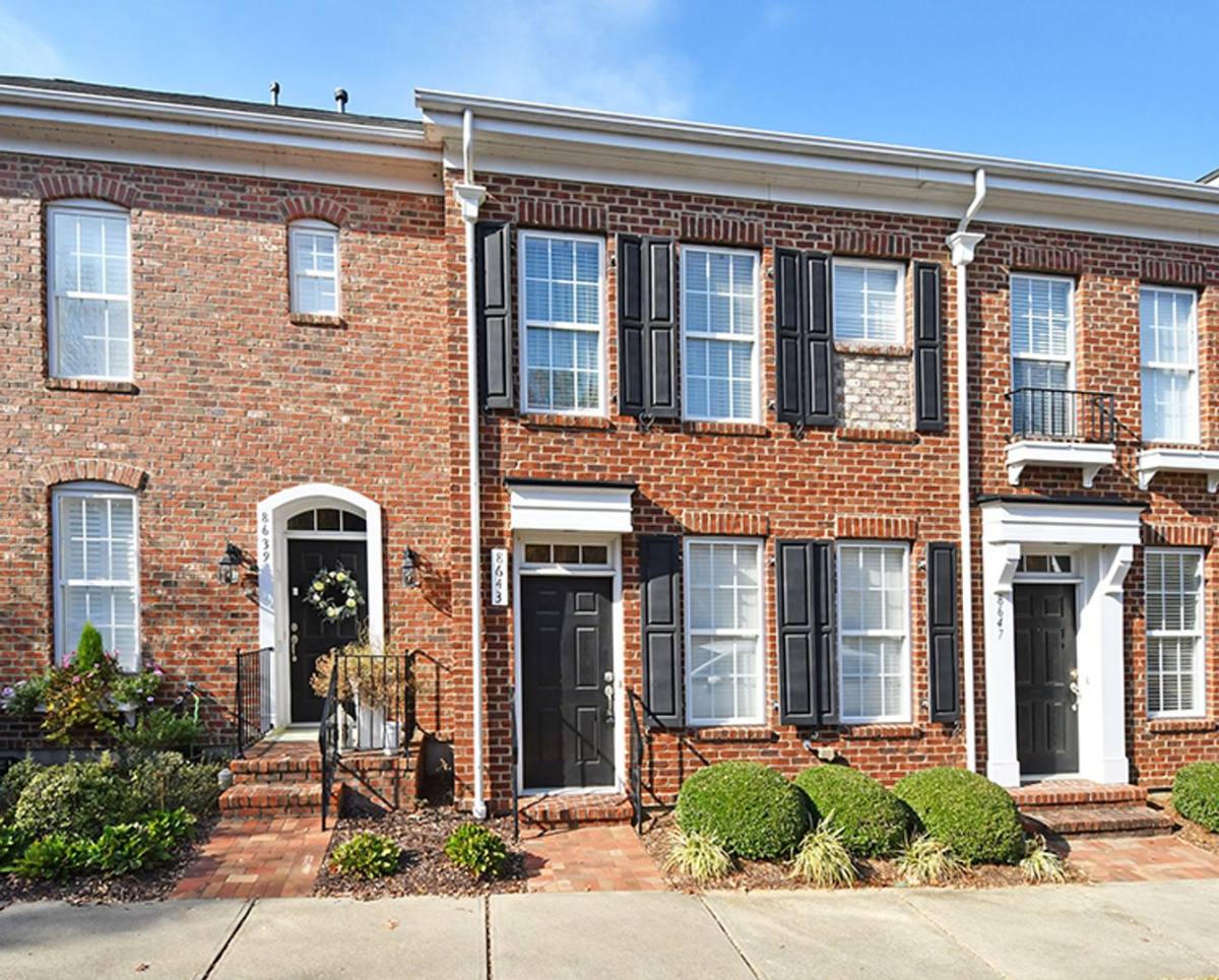 Townhouse for rent at 8643 Beaver Creek Dr, Charlotte, NC 28269