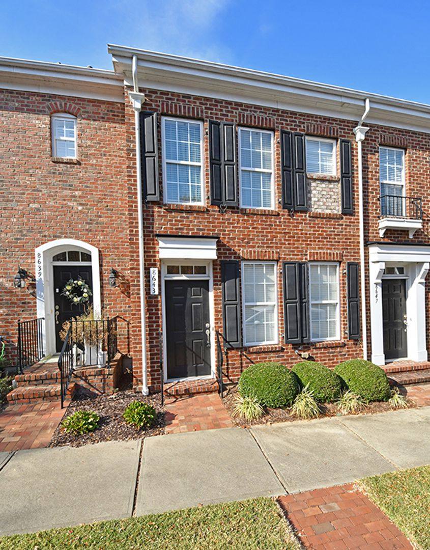 Townhouse for rent at 8643 Beaver Creek Dr, Charlotte, NC 28269