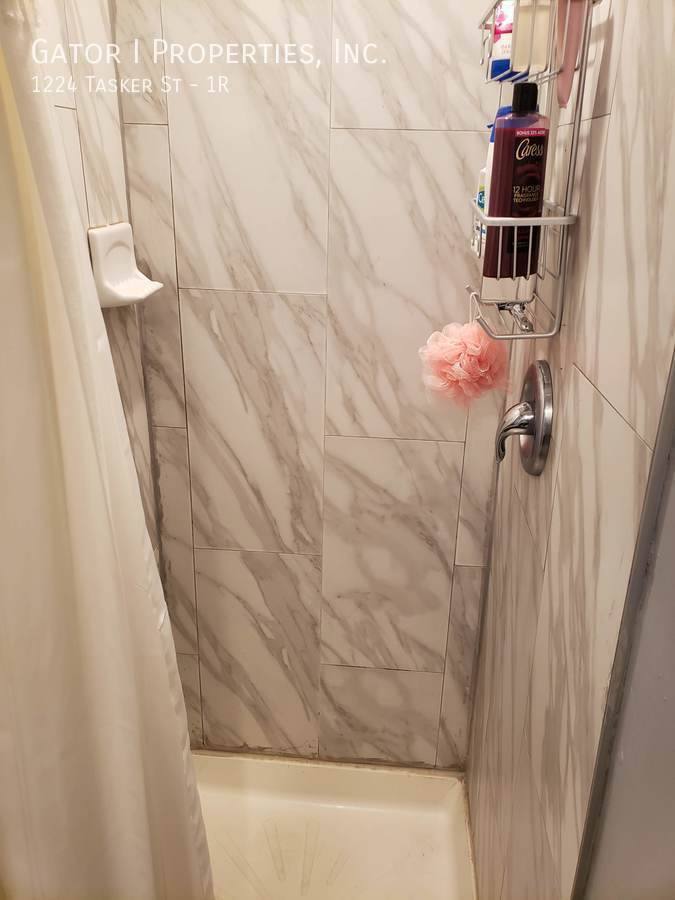 Apartment for rent at 1224 Tasker St #1R, Philadelphia, PA 19148