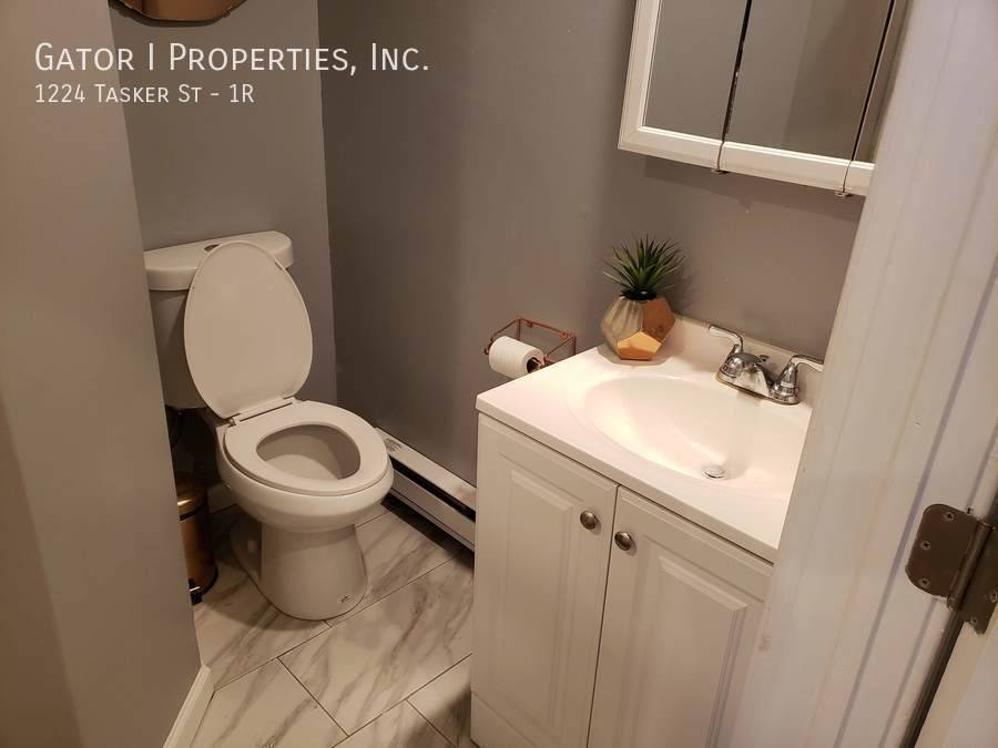 Apartment for rent at 1224 Tasker St #1R, Philadelphia, PA 19148