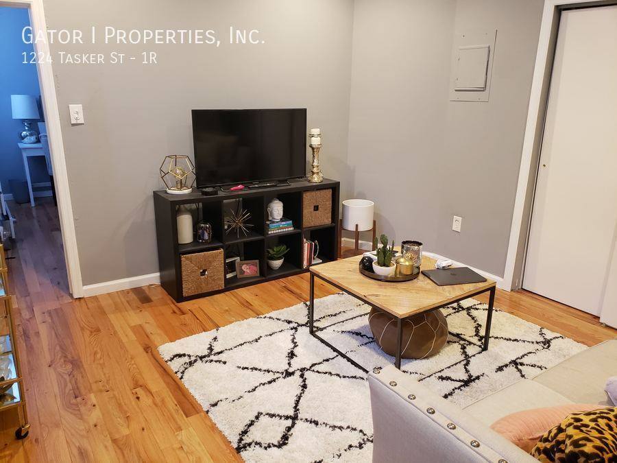 Apartment for rent at 1224 Tasker St #1R, Philadelphia, PA 19148