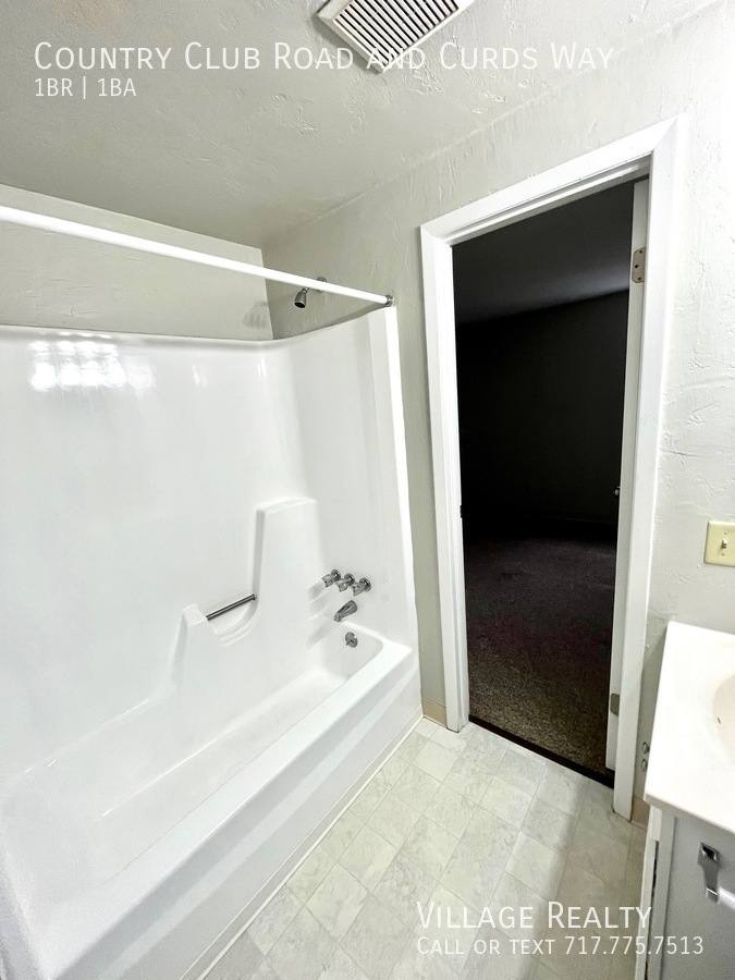 Apartment for rent at 681 Country Club Rd E, Red Lion, PA 17356