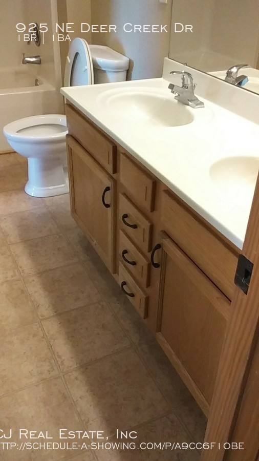 Apartment for rent at 925 NE Deer Creek Dr, Grain Valley, MO 64029