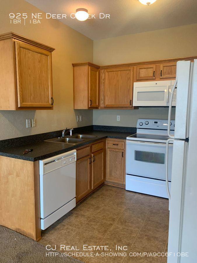 Apartment for rent at 925 NE Deer Creek Dr, Grain Valley, MO 64029