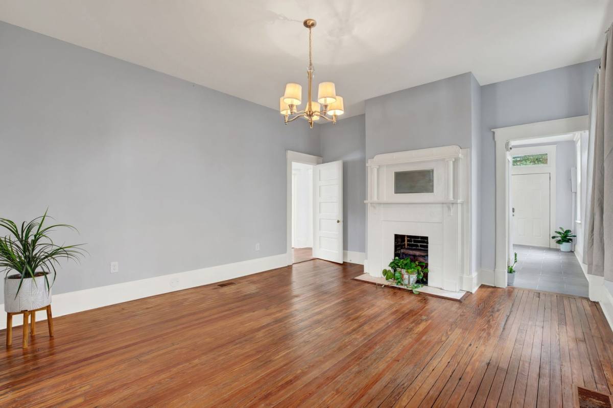 Apartment for rent at 25 E 33rd St, Savannah, GA 31401