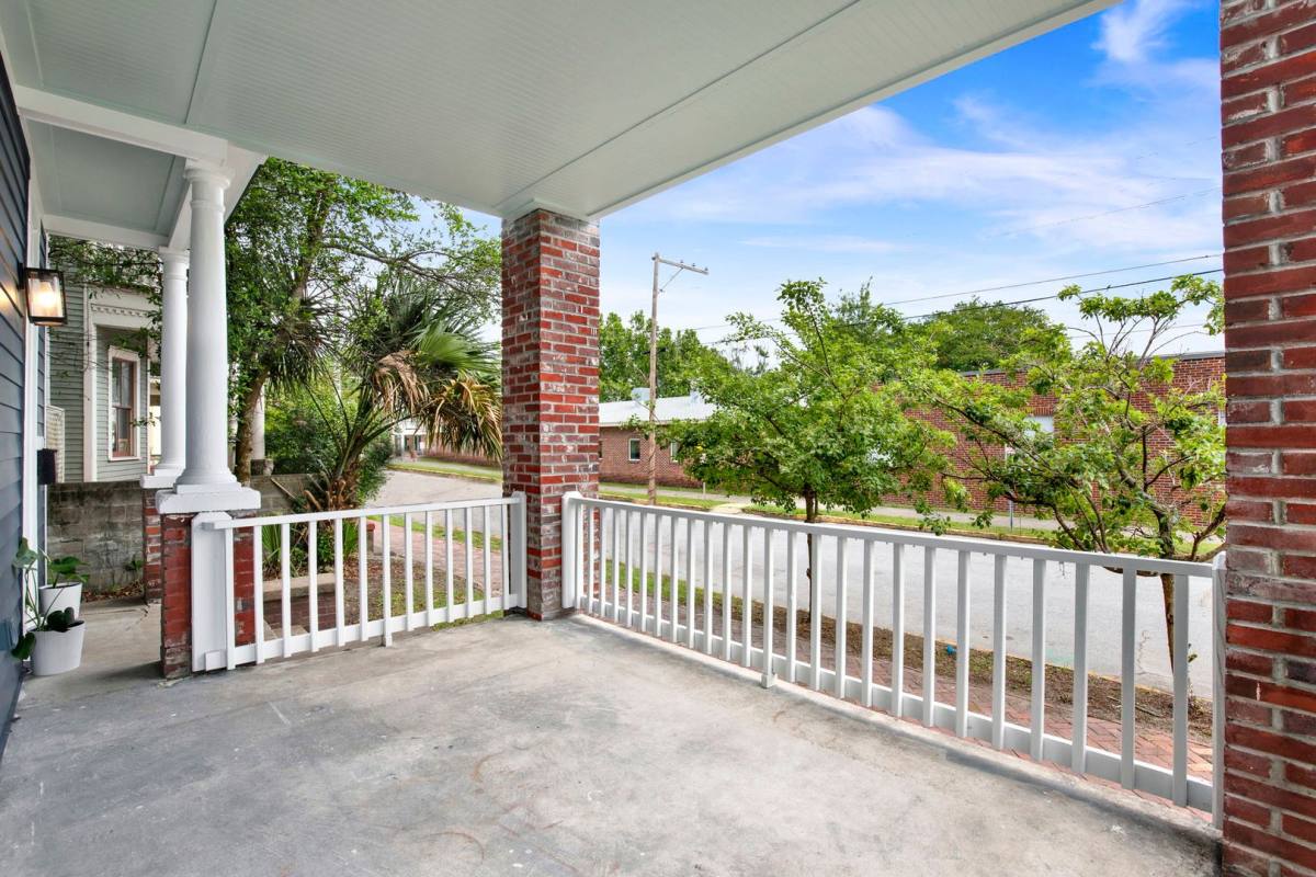 Apartment for rent at 25 E 33rd St, Savannah, GA 31401