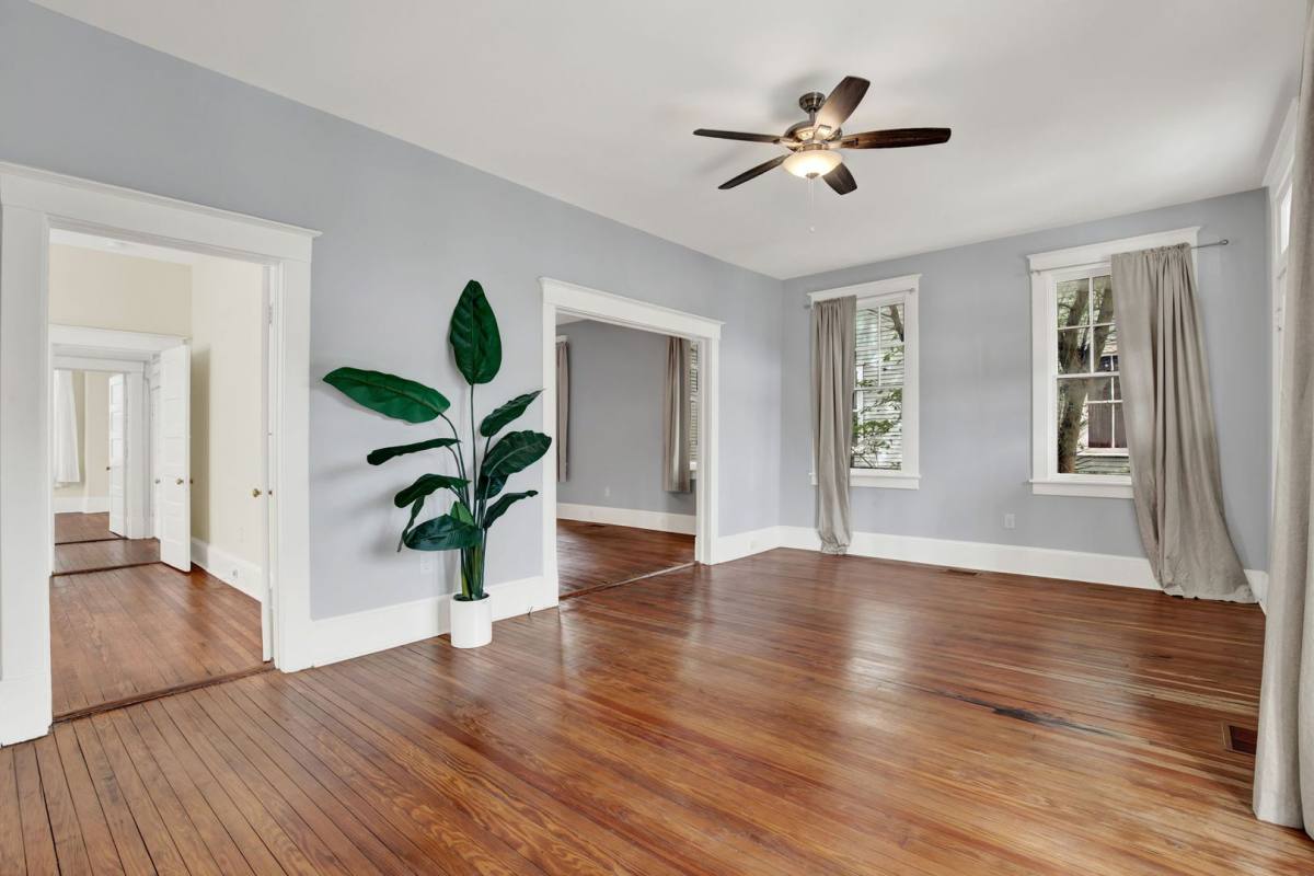 Apartment for rent at 25 E 33rd St, Savannah, GA 31401