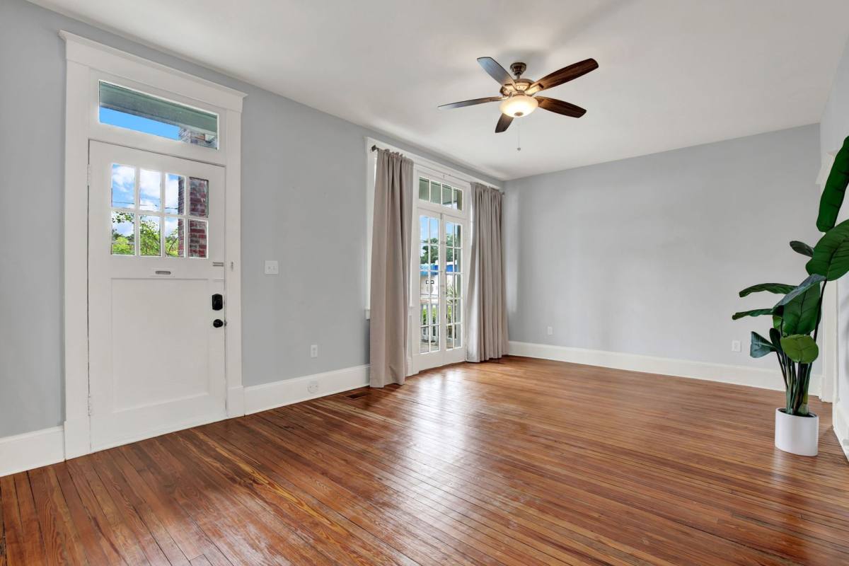 Apartment for rent at 25 E 33rd St, Savannah, GA 31401