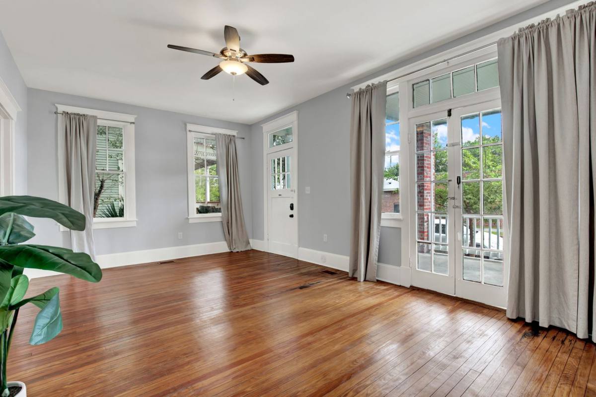 Apartment for rent at 25 E 33rd St, Savannah, GA 31401