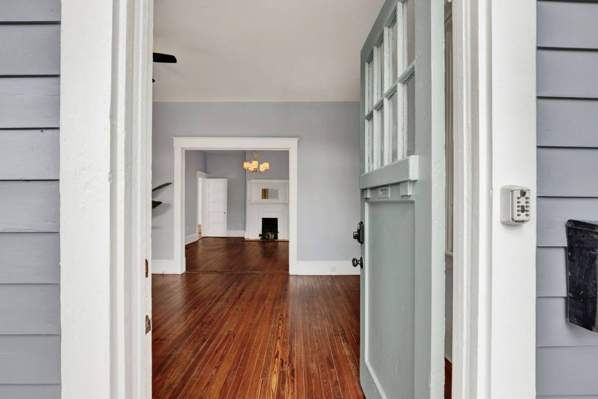 Apartment for rent at 25 E 33rd St, Savannah, GA 31401
