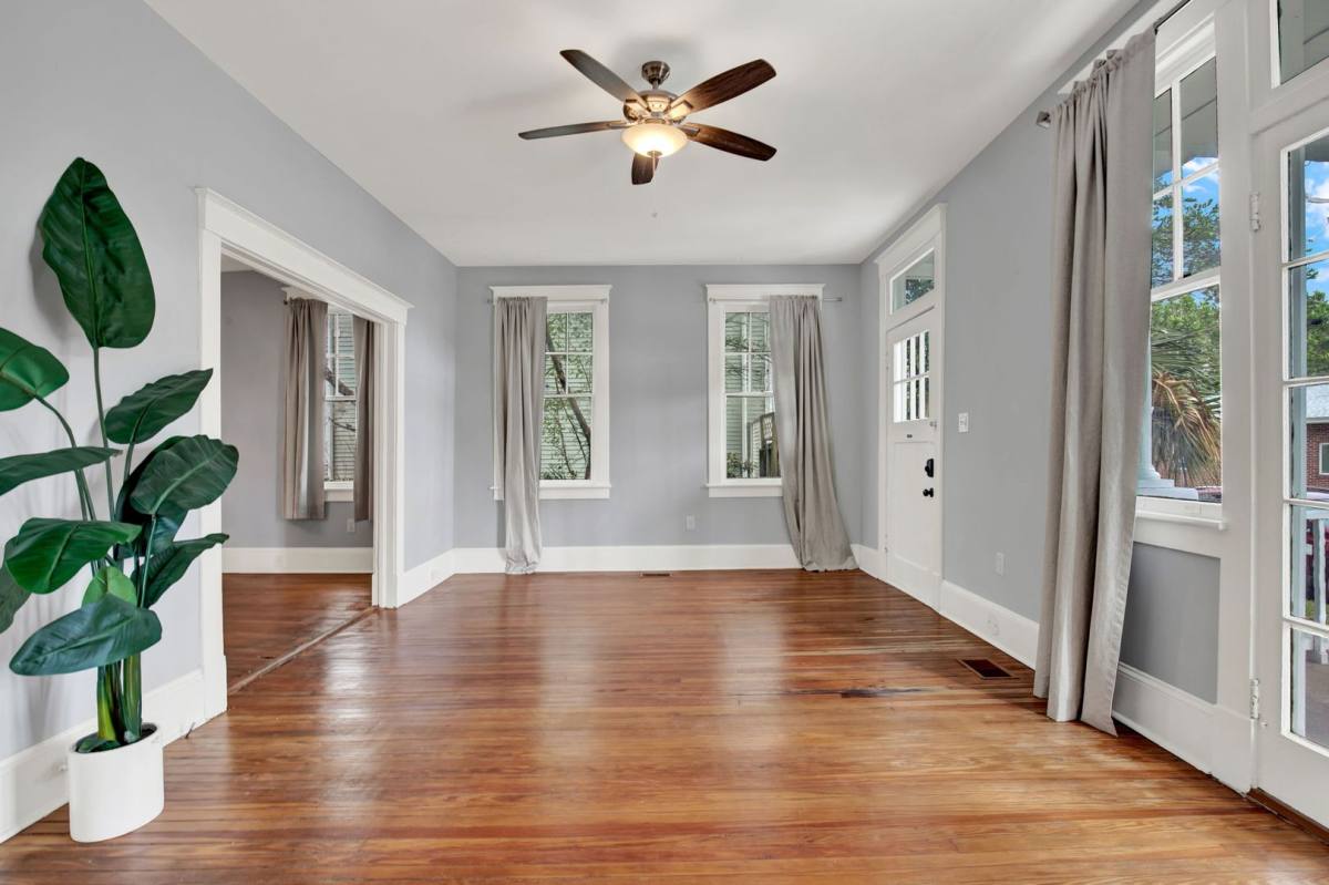 Apartment for rent at 25 E 33rd St, Savannah, GA 31401
