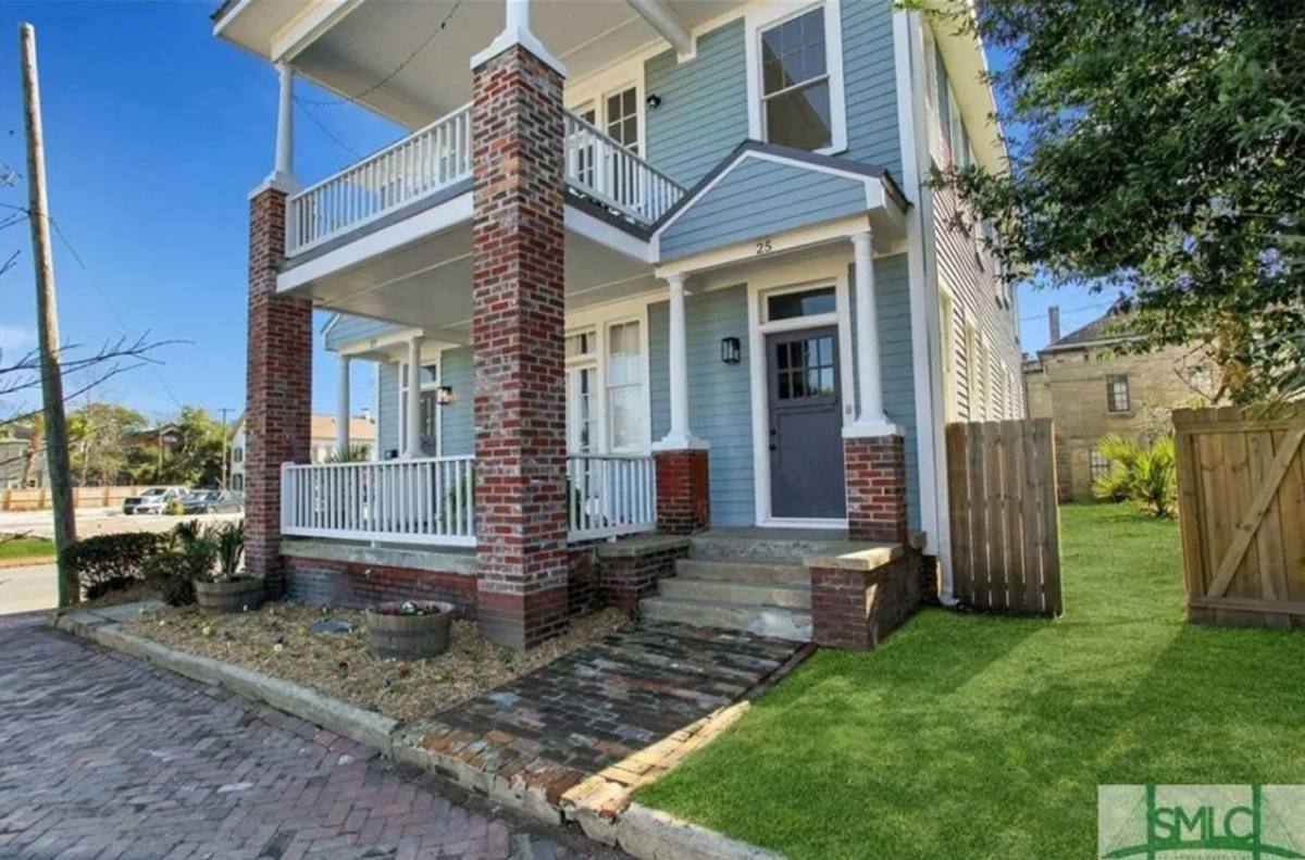 Apartment for rent at 25 E 33rd St, Savannah, GA 31401