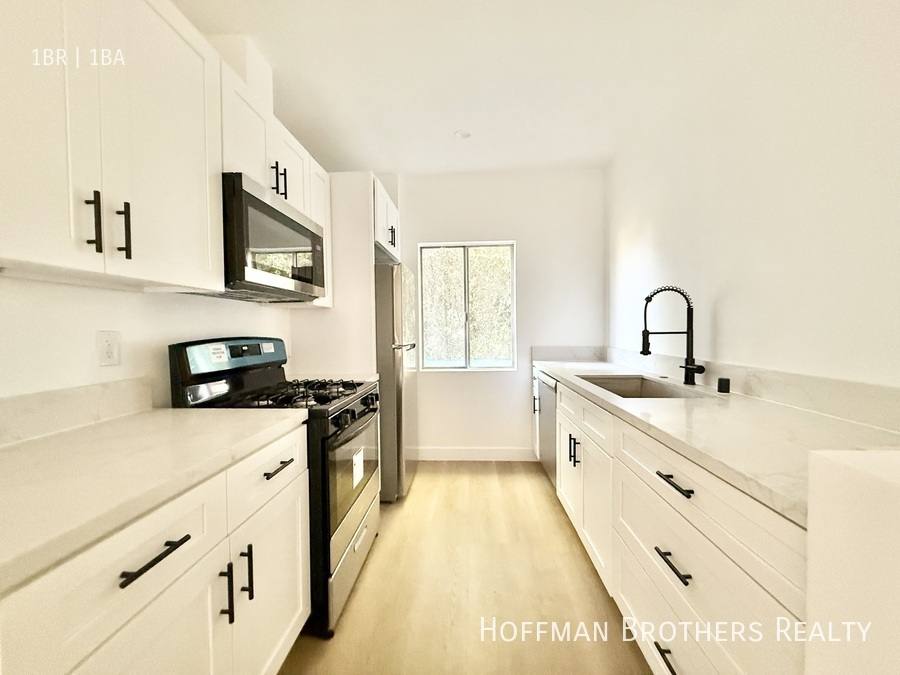Apartment for rent at 4639 W 17th St #8, Los Angeles, CA 90019