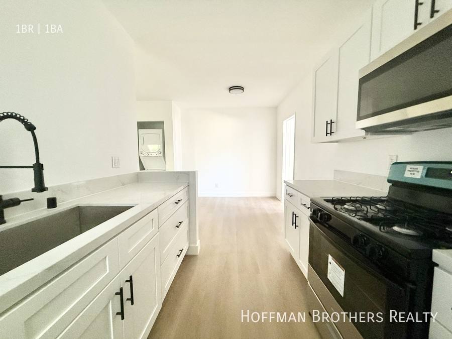 Apartment for rent at 4639 W 17th St #8, Los Angeles, CA 90019