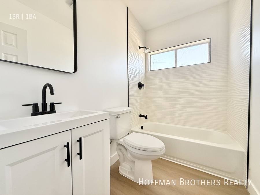 Apartment for rent at 4639 W 17th St #8, Los Angeles, CA 90019