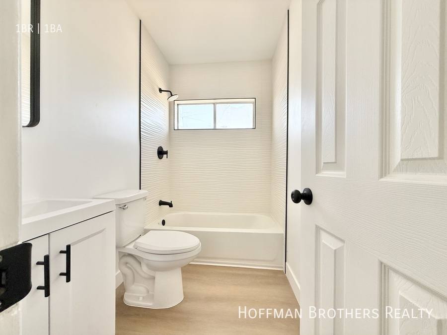 Apartment for rent at 4639 W 17th St #8, Los Angeles, CA 90019