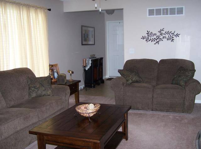 Townhouse for rent at 13009 Washington Court, Kansas City, KS 66109