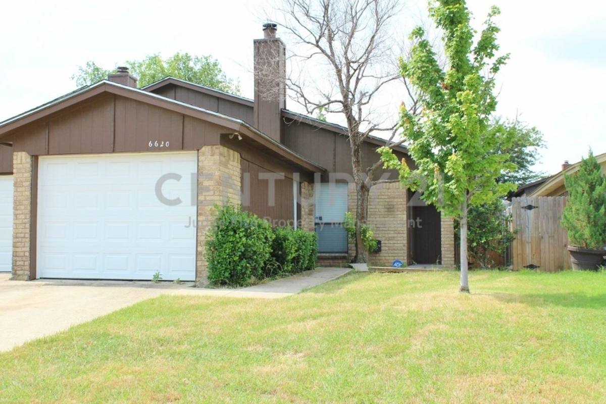 House for rent at 6620 S Creek Dr, Fort Worth, TX 76133