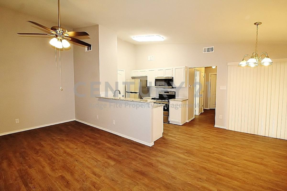 House for rent at 6620 S Creek Dr, Fort Worth, TX 76133