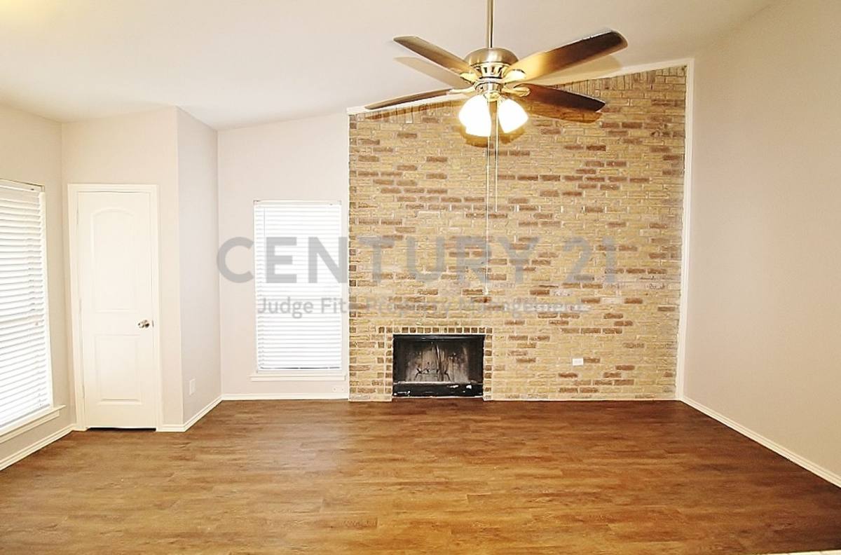 House for rent at 6620 S Creek Dr, Fort Worth, TX 76133