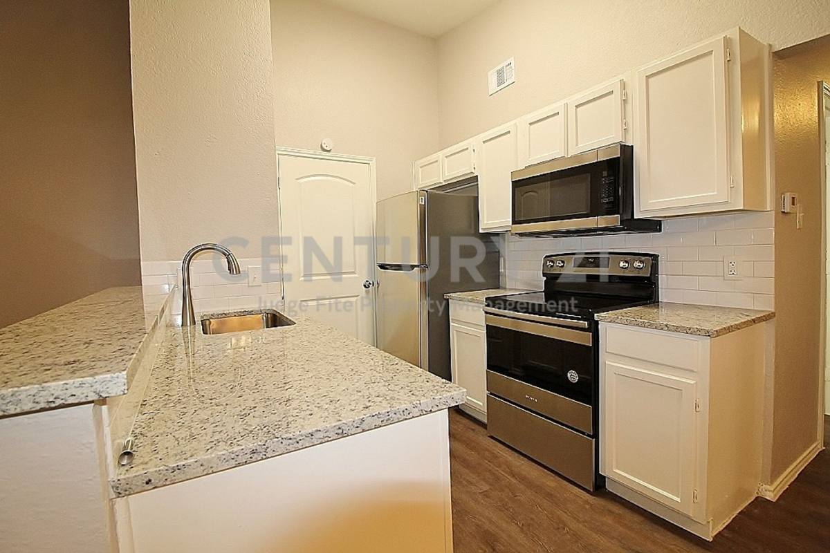 House for rent at 6620 S Creek Dr, Fort Worth, TX 76133