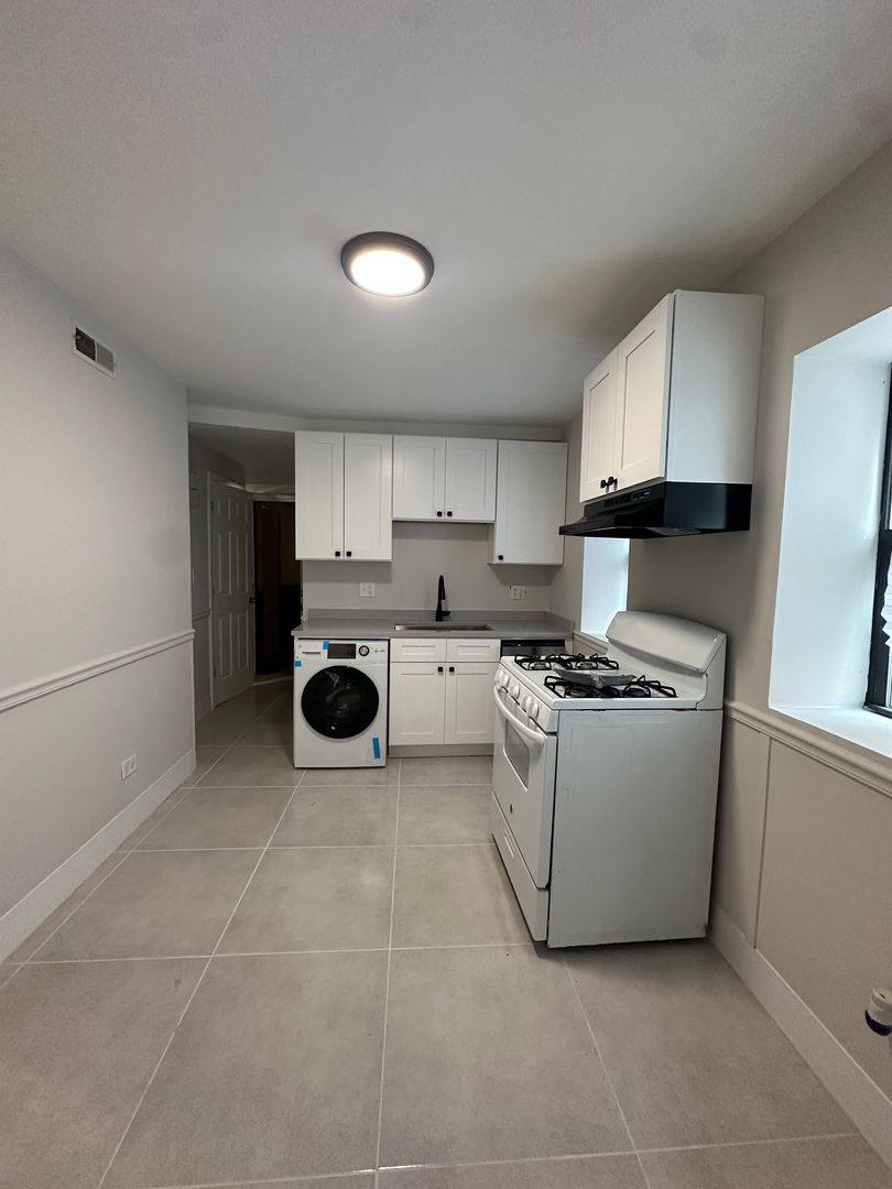 Apartment for rent at 2228 S Sawyer, Chicago, IL 60623