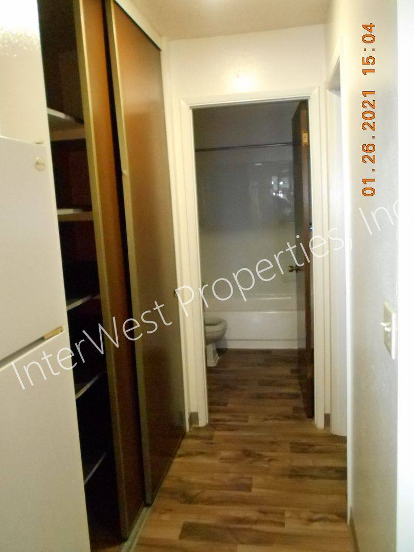 Apartment for rent at 28-1 34-2 SE #60TH, Portland, OR 97215