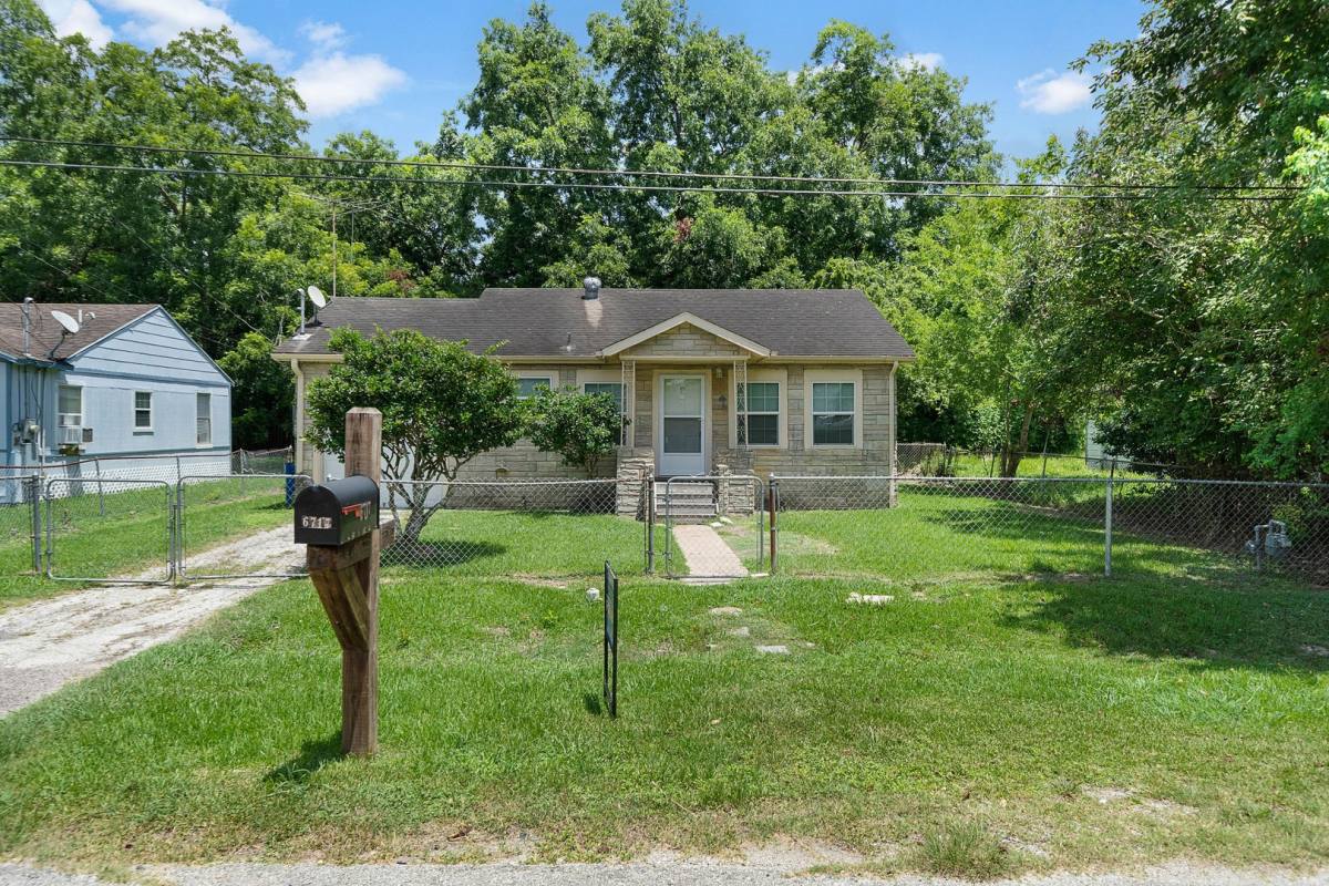 House for rent at 6717 Carver Ave, Hitchcock, TX 77563