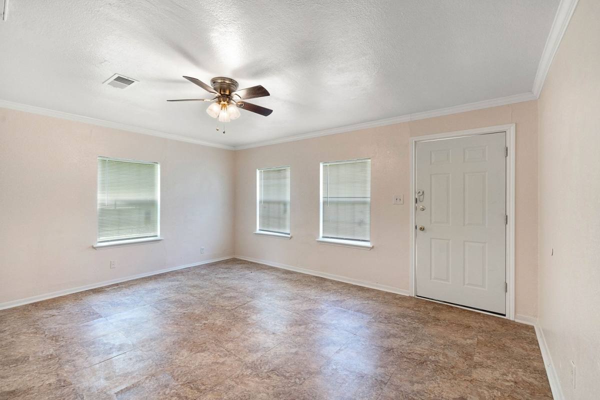 House for rent at 6717 Carver Ave, Hitchcock, TX 77563