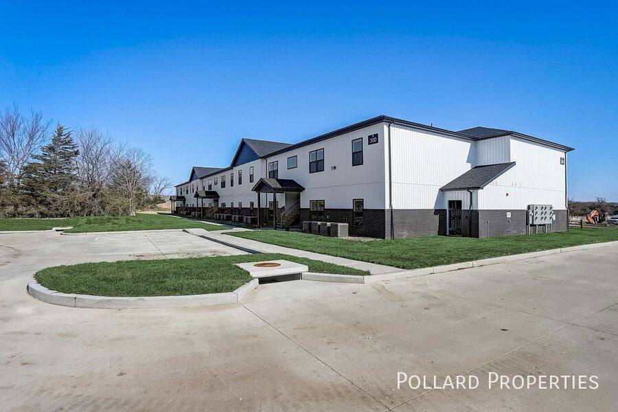 Apartment for rent at 100 Parkview Dr #101, Wright City, MO 63390