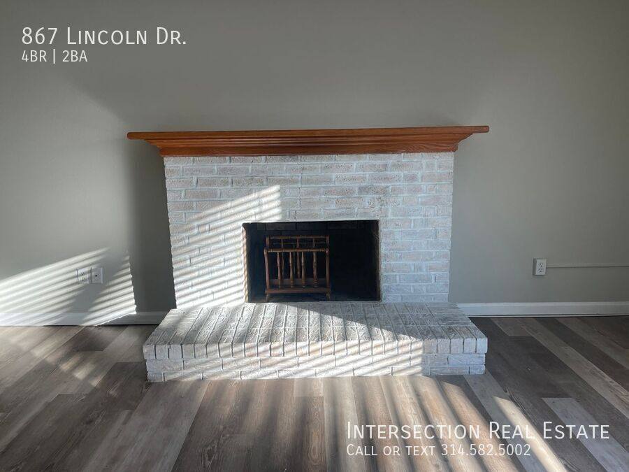 House for rent at 867 Lincoln Dr, Imperial, MO 63052