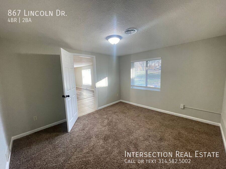 House for rent at 867 Lincoln Dr, Imperial, MO 63052