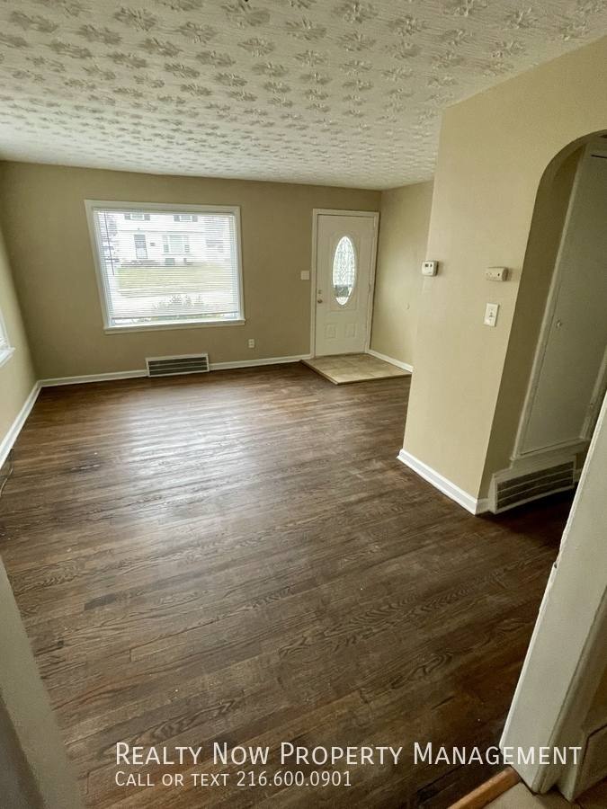 House for rent at 5333 Hollywood Ave, Maple Heights, OH 44137